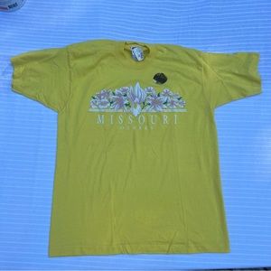 Vintage Graphic Tee Womens Size Large NEW Souvenirs Missouri Ozarks Yellow